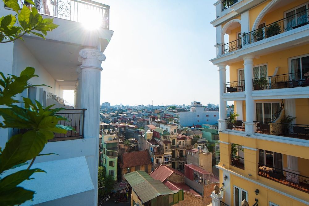 undefined Le Foyer Hotel 2