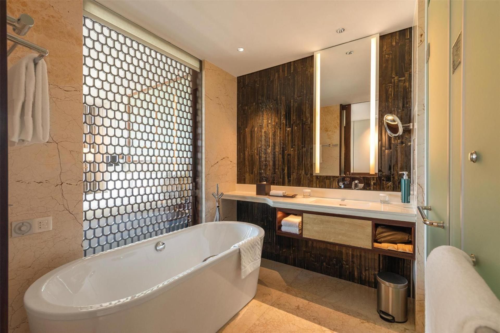 undefined Hilton Da Nang 5