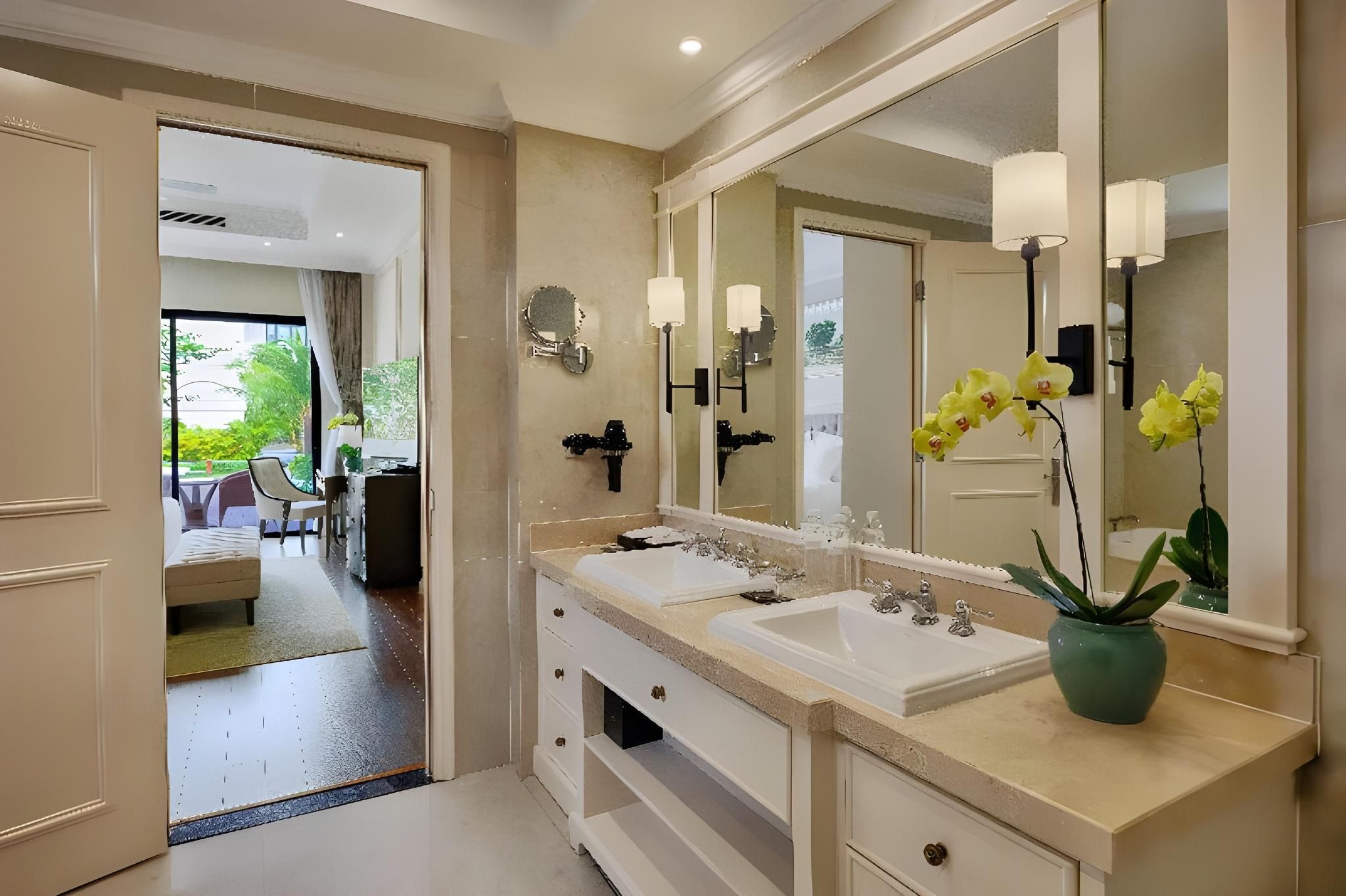 3-BEDROOM VILLA LAKE VIEW WITH PRIVATE POOL