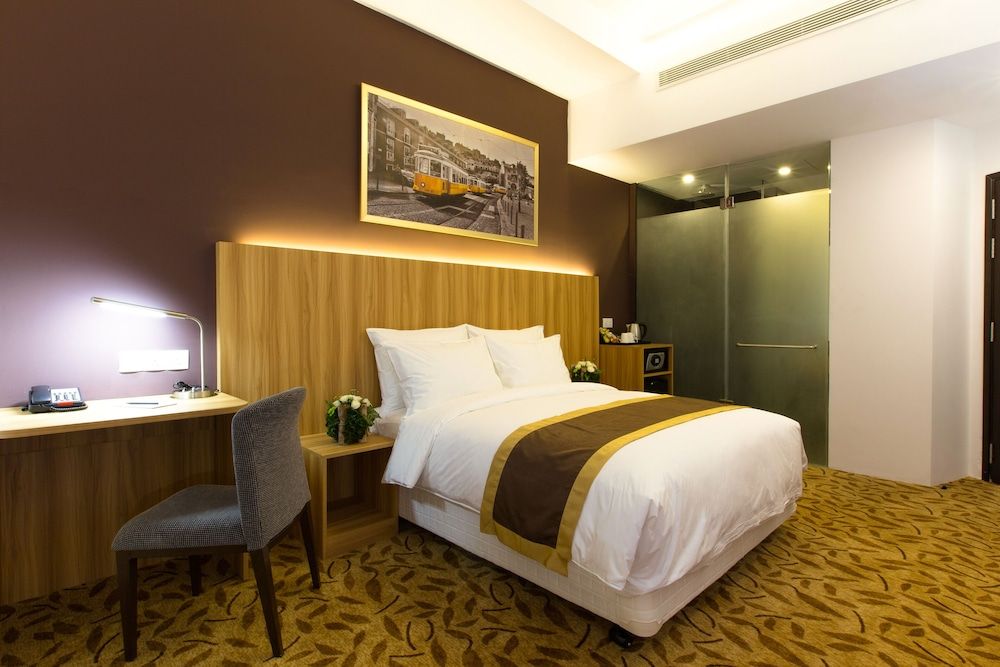 Bay Hotel Ho Chi Minh Superior Queen (No window) 2
