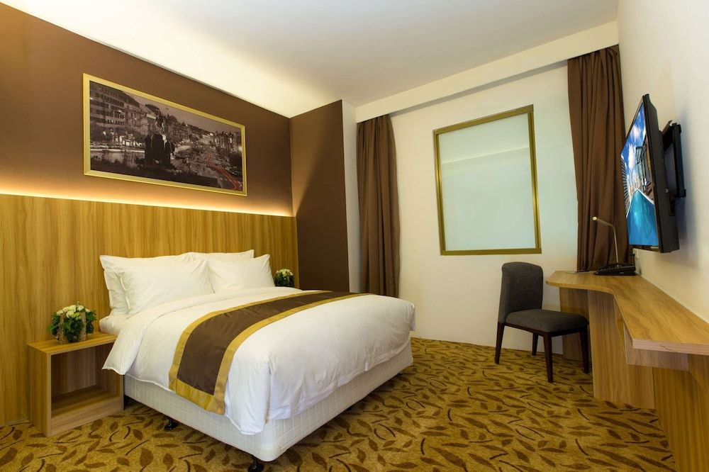 Bay Hotel Ho Chi Minh Superior Queen (No window) 3