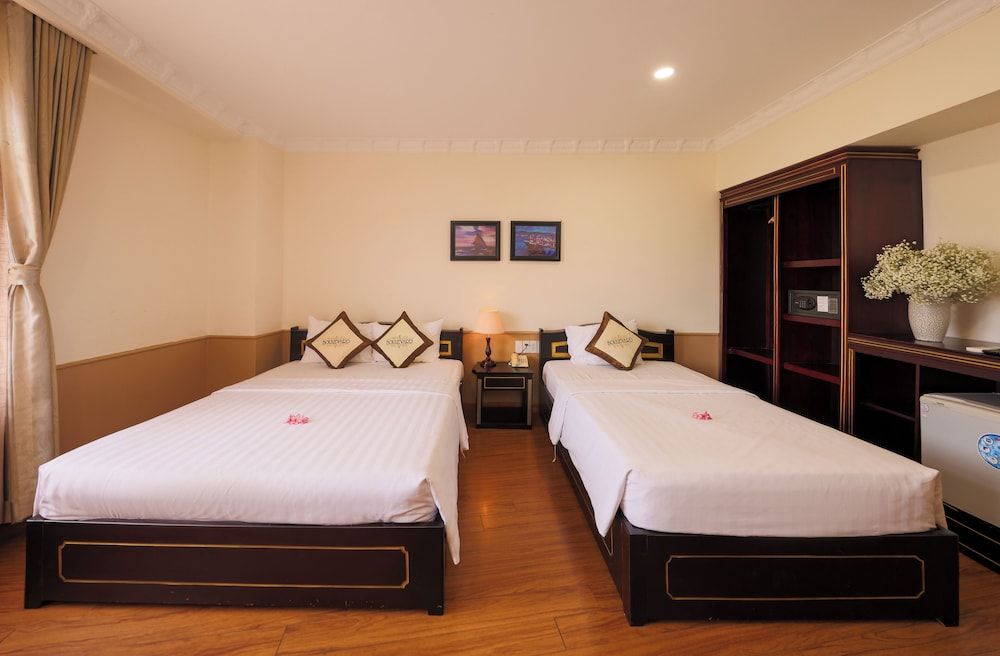 undefined Boulevard Hotel