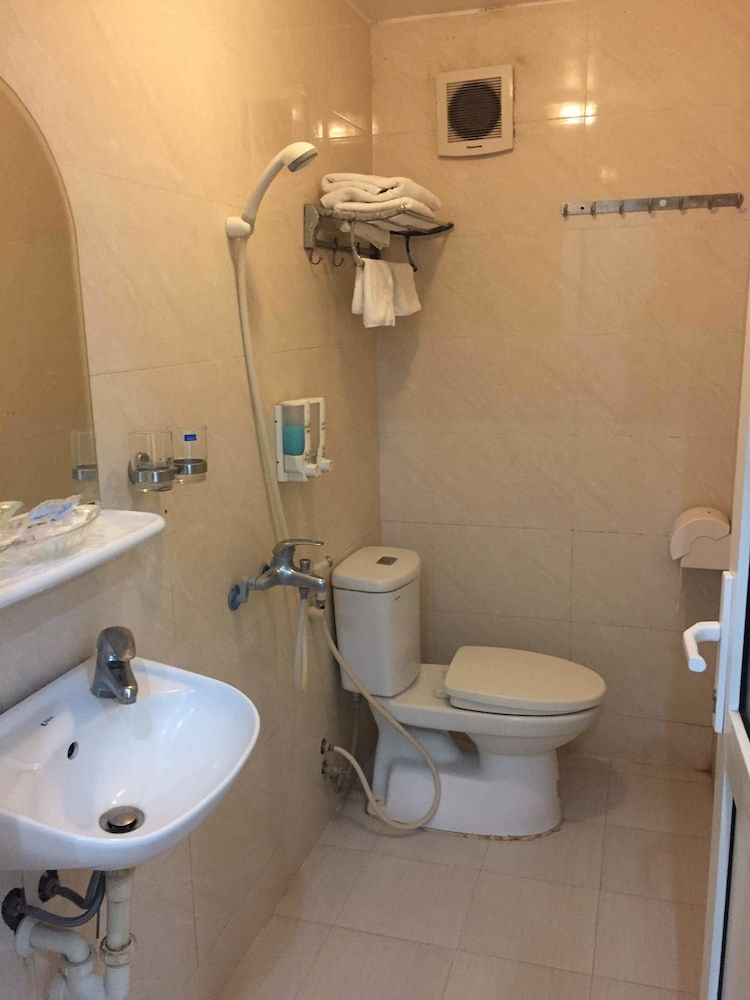 New Hotel II Double Room, 1 Queen Bed 10