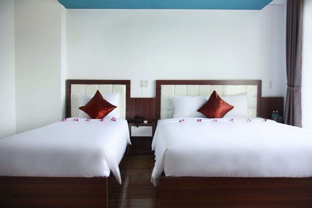 undefined Rich Hotel 8