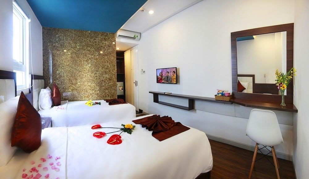 undefined Rich Hotel 9