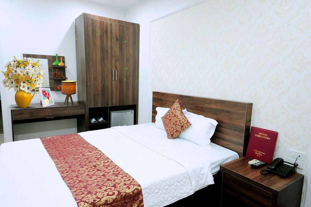 undefined Van Giang Hotel 5