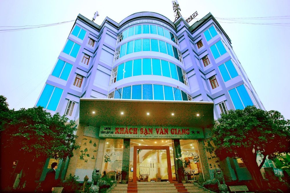 undefined Van Giang Hotel 3