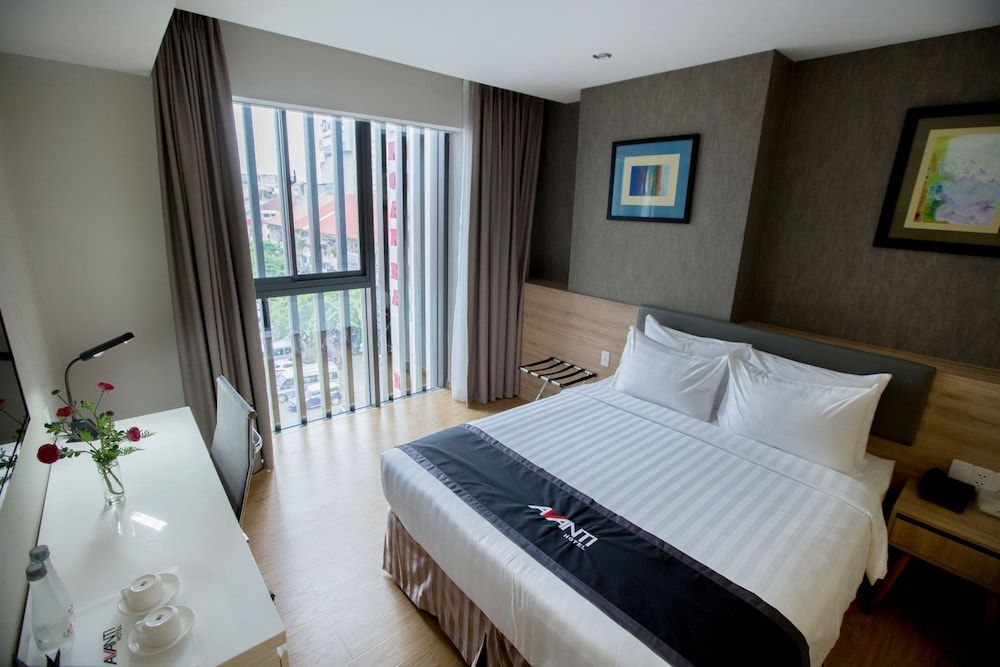 undefined Avanti Hotel 10