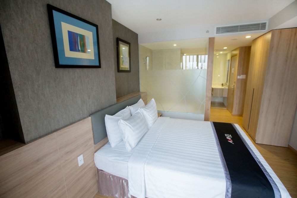 undefined Avanti Hotel 8