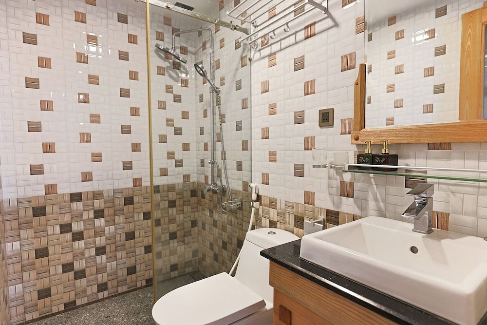 Grand Jeep Hotel Danang Family Room 4