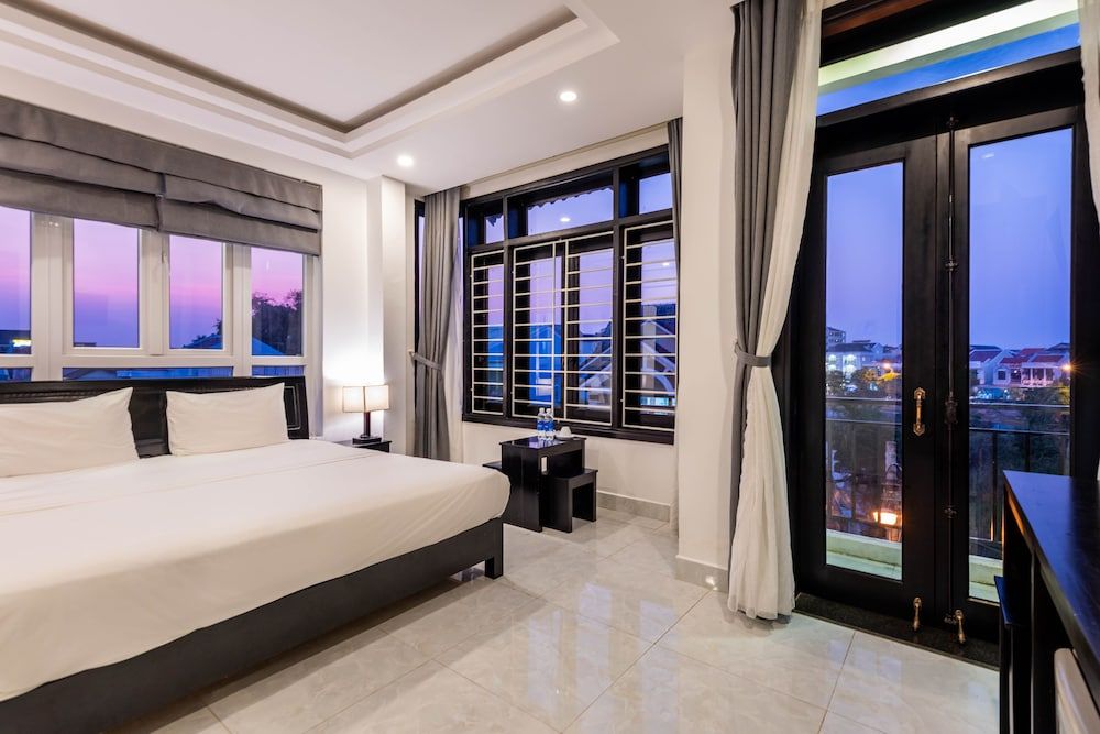 Flamingo Villa Hoi An Superior Double Room - Spacious with Balcony 6