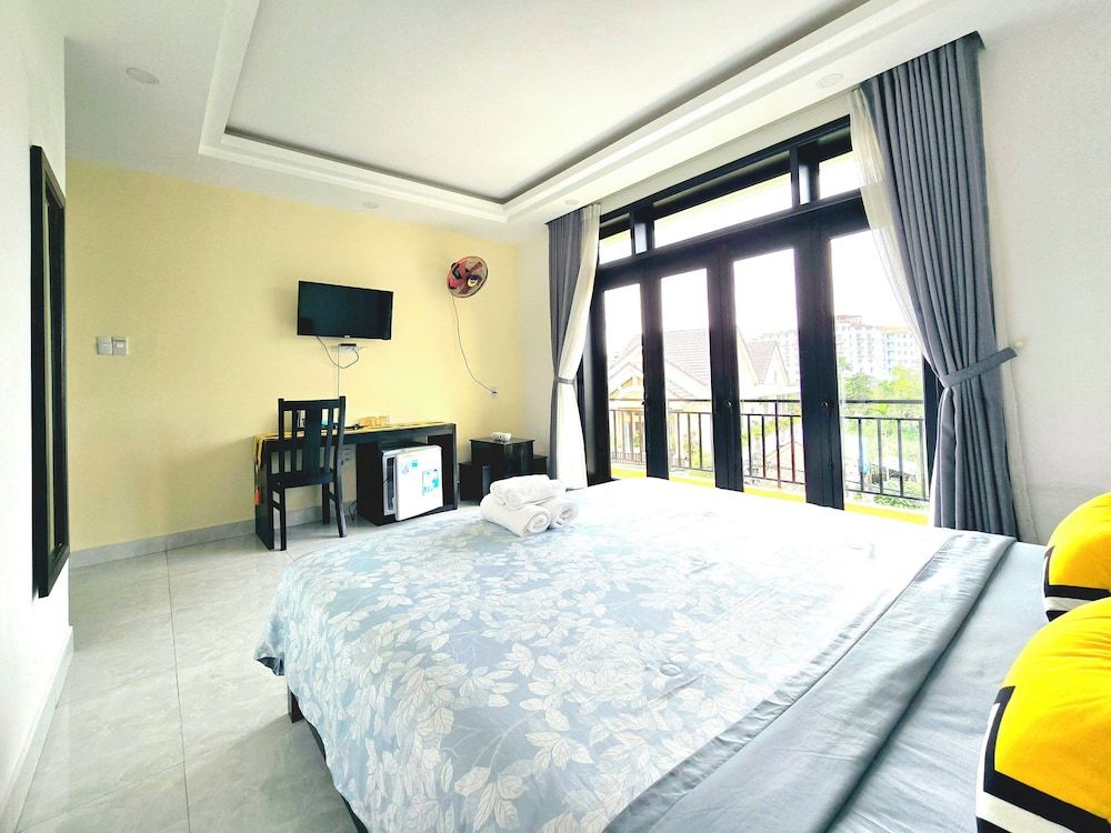Flamingo Villa Hoi An Superior Double Room - Spacious with Balcony 14