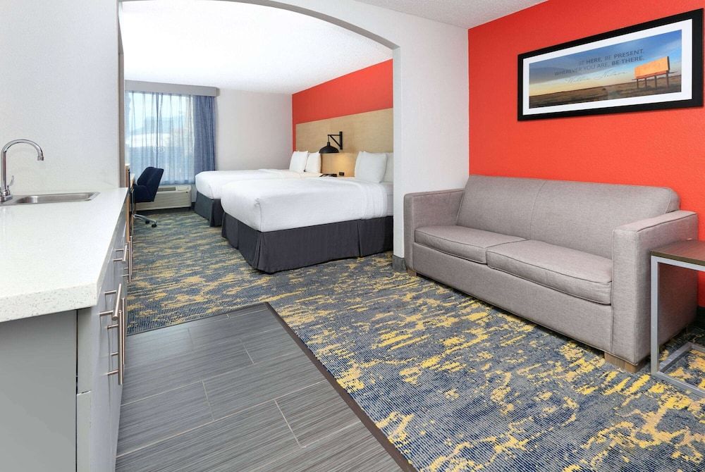 Room, 2 Queen Beds, Accessible, Non Smoking (Mobility/Hearing, Bathtub w/Grab bars)