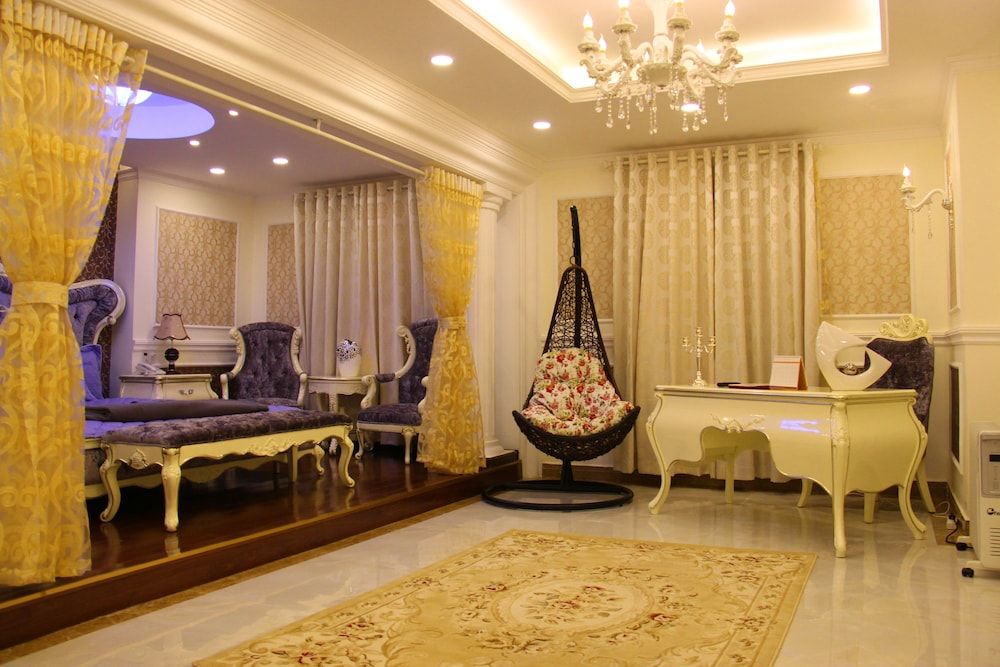 undefined Royal Hotel Dalat