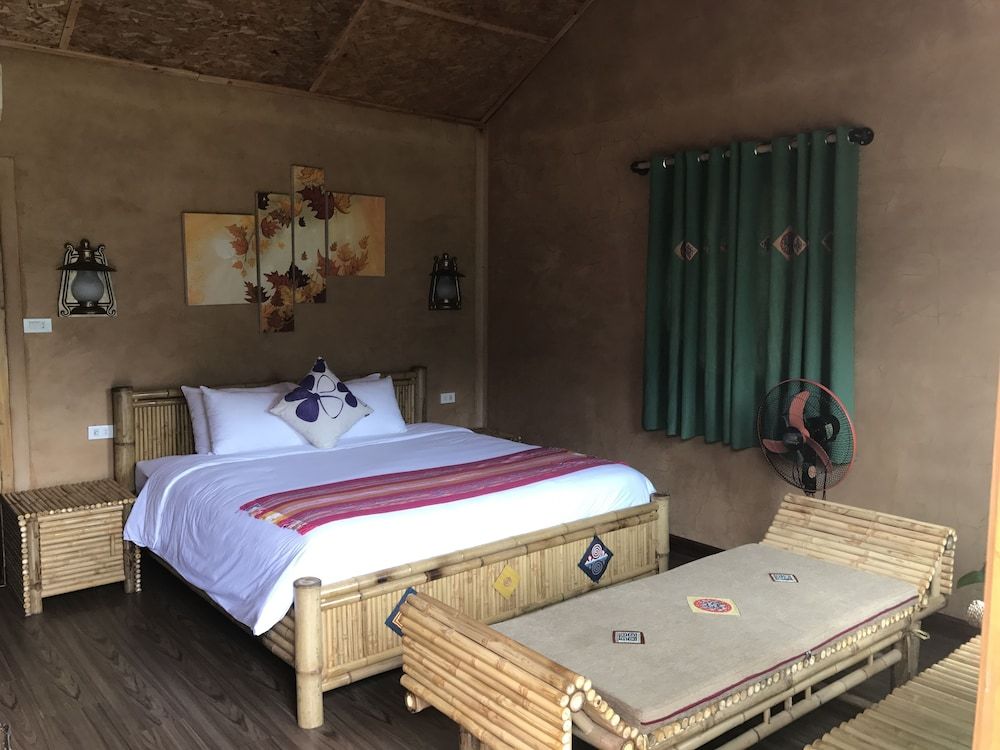 Sapa Clay House - Mountain Retreat Seasonal House, small balcony 2