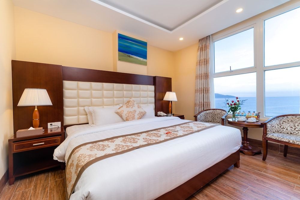 Nhat Minh Hotel and Apartment Family Room, Beach View 4