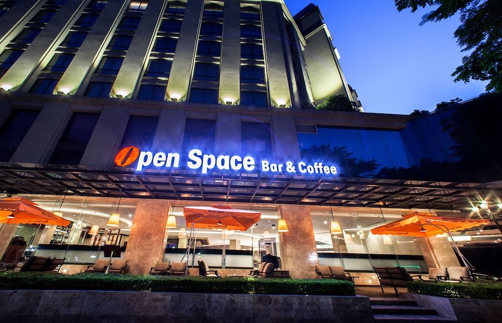 undefined Army Hotel 2