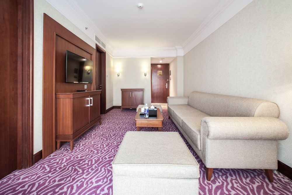 undefined Army Hotel 7