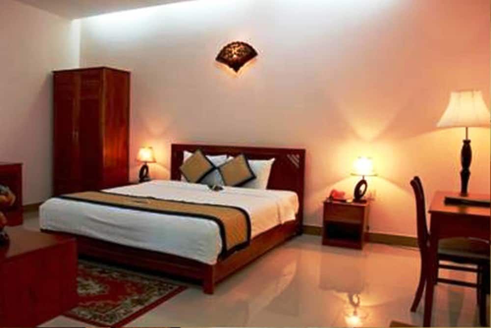 undefined Luxury Da Nang Hotel 2