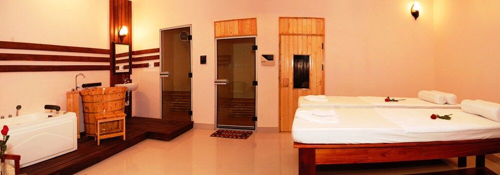 undefined Luxury Da Nang Hotel 3