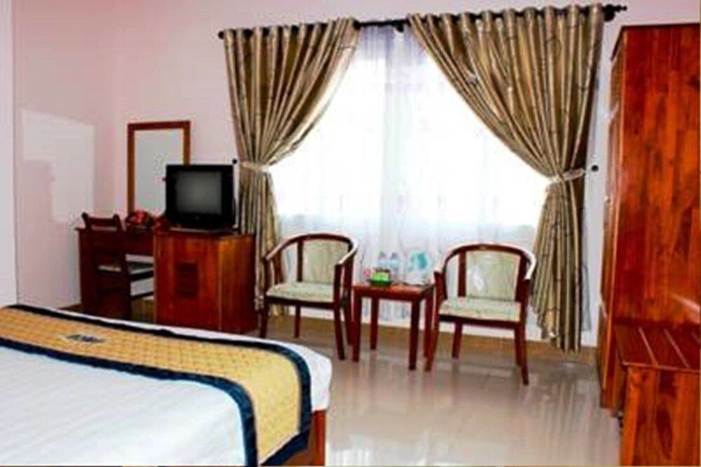 Luxury Da Nang Hotel Deluxe Room 2
