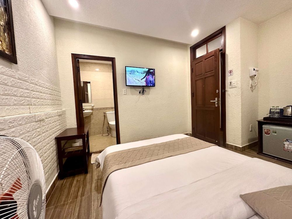 Nam Xuan Premium Hotel Basement Double Room 4