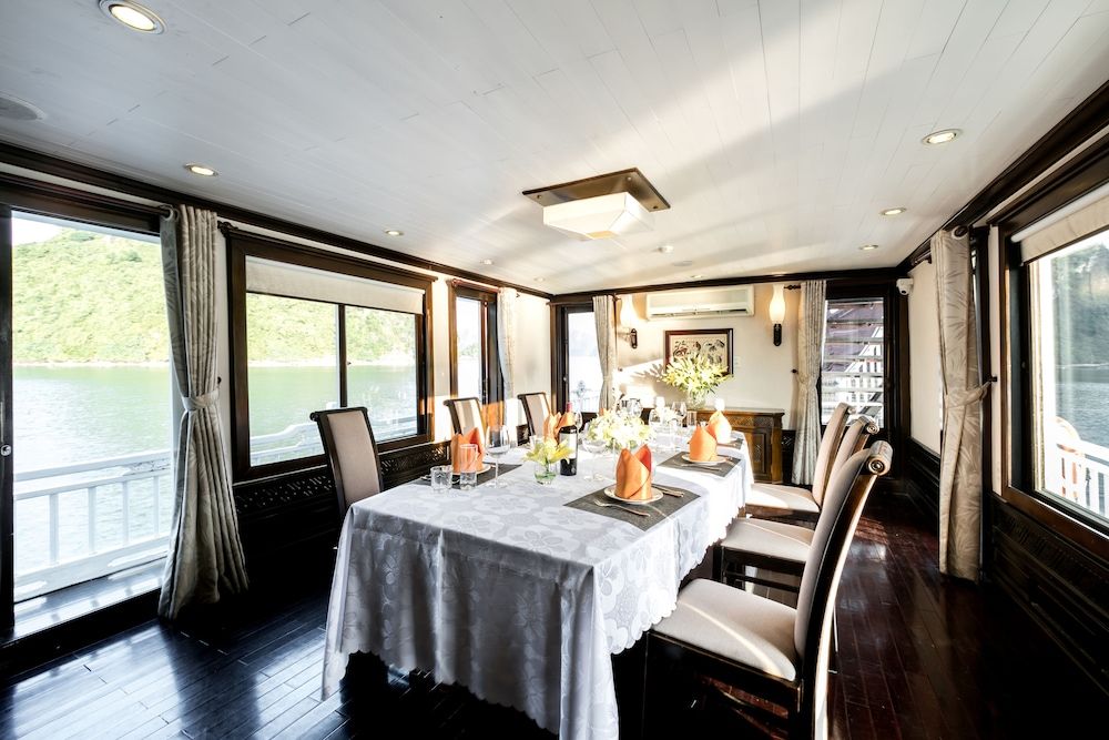 undefined Gray Line Private Luxury Cruise 6