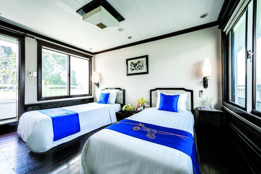 undefined Gray Line Private Luxury Cruise 2