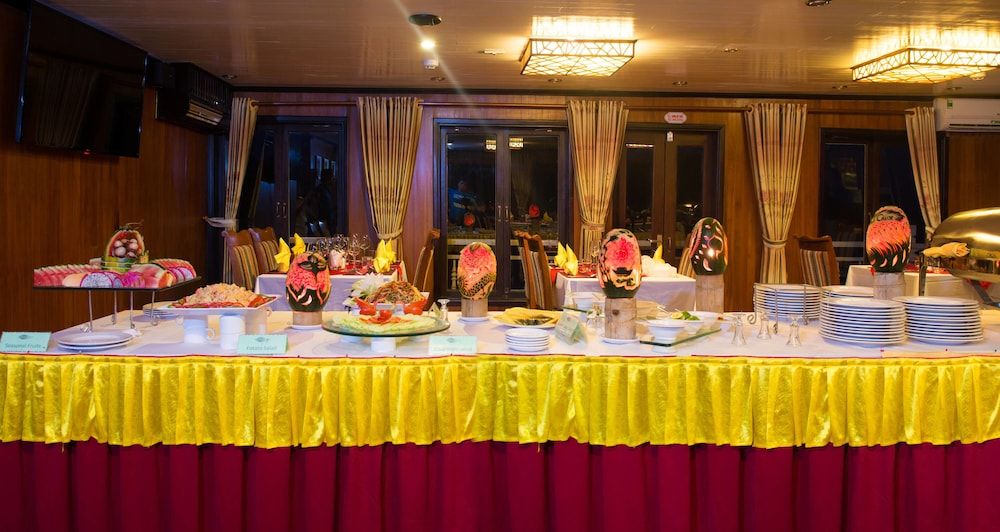 undefined Gray Line Private Luxury Cruise 4