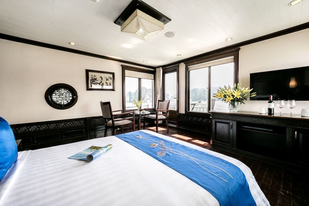 undefined Gray Line Private Luxury Cruise