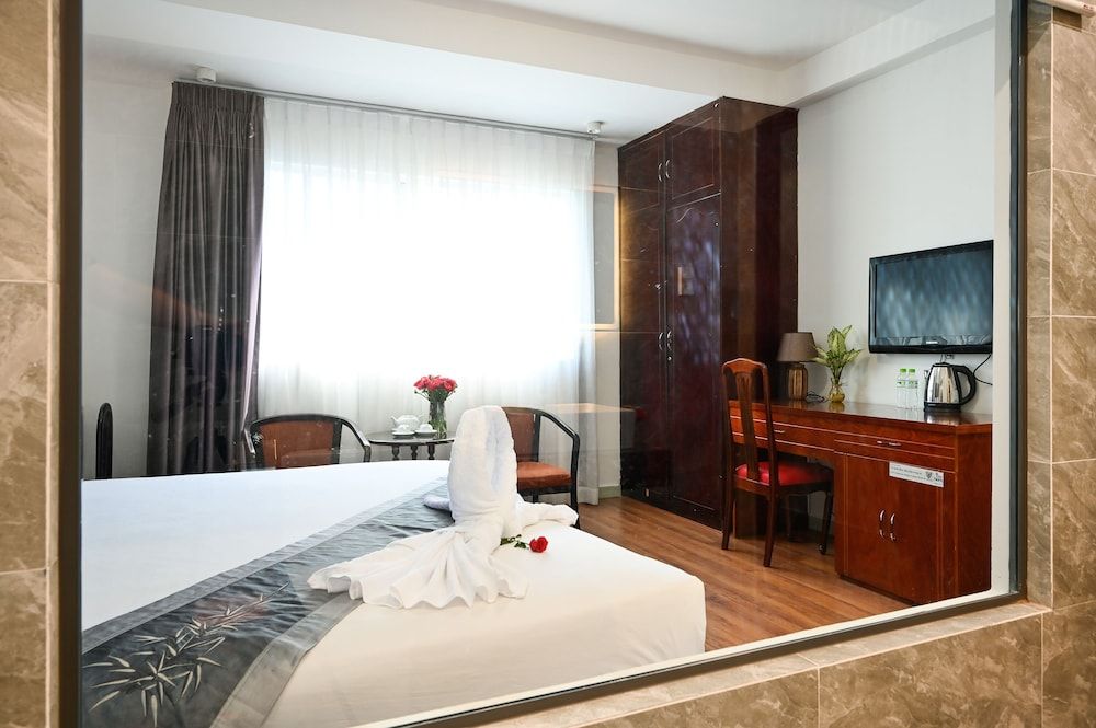 TN Central Hotel Deluxe Double Room (with Bath) 5