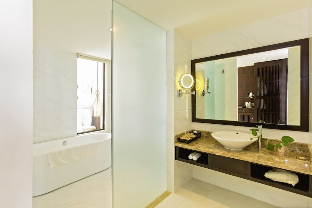 Lasenta Boutique Hotel Hoian Deluxe Triple Room, Balcony (City/Rice Field View) 5