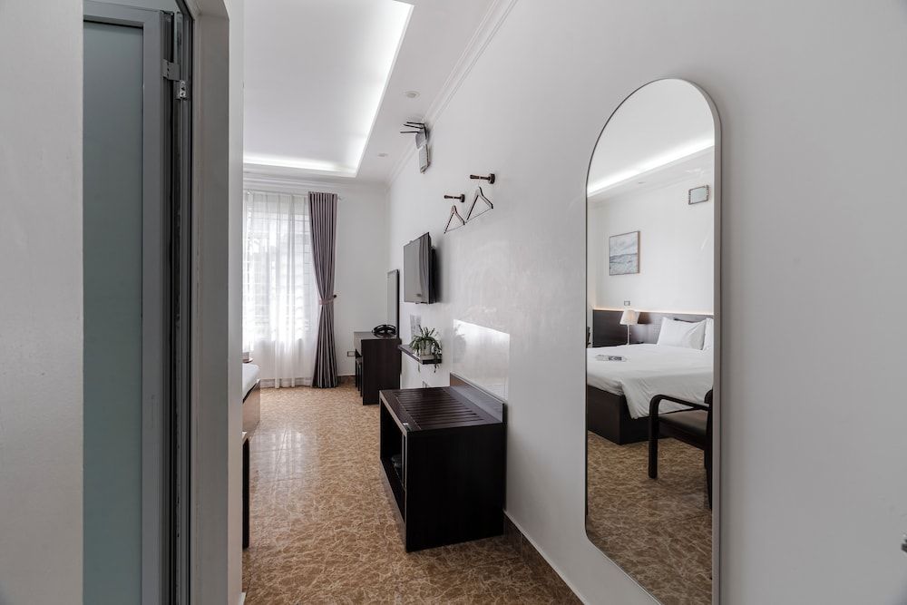 Grace Hotel Ha Noi Luxury Room 10