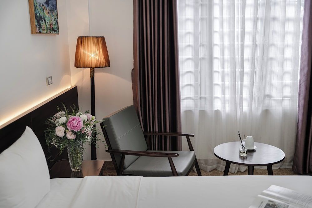 Grace Hotel Ha Noi Luxury Room 9
