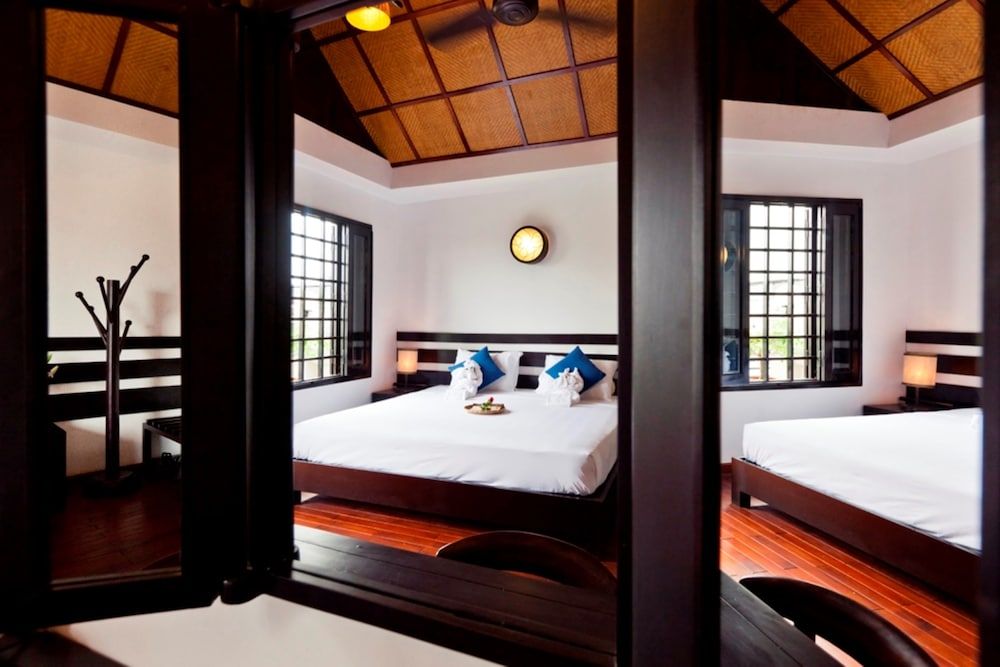 Cinnamon Hotel Hanoi Deluxe Triple Room 2