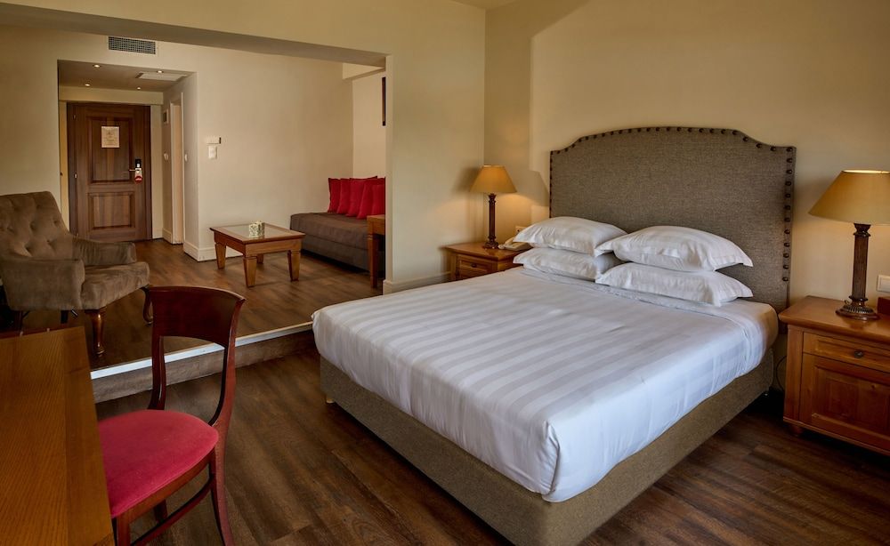 Xenia Palace Portaria Junior Suite, Terrace, Pool View 4