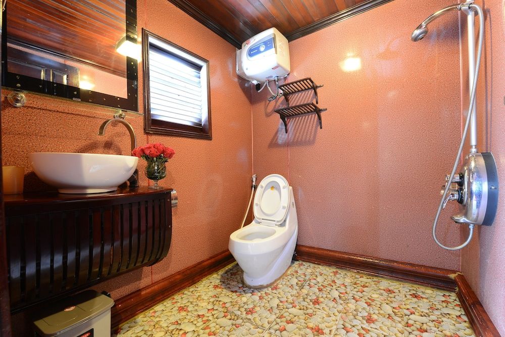 Imperial Legend Cruise Halong Deluxe Single Room 4