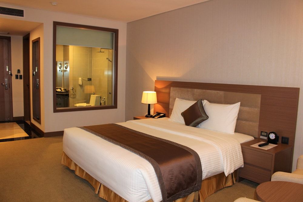 Muong Thanh Grand Tuyen Quang Hotel Deluxe King Room 2