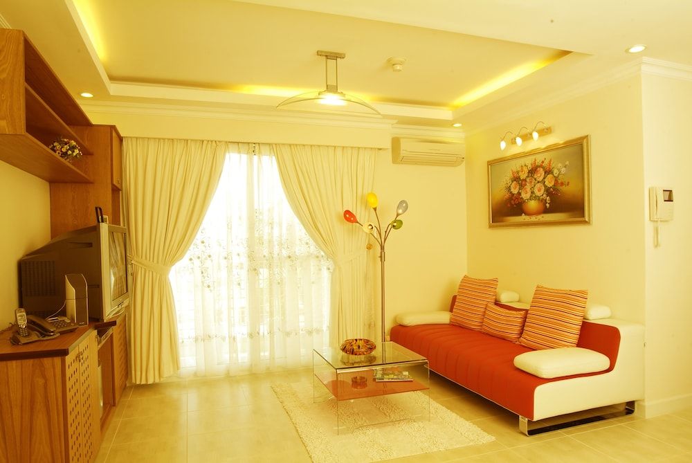 undefined Golden Globe Apartment 4