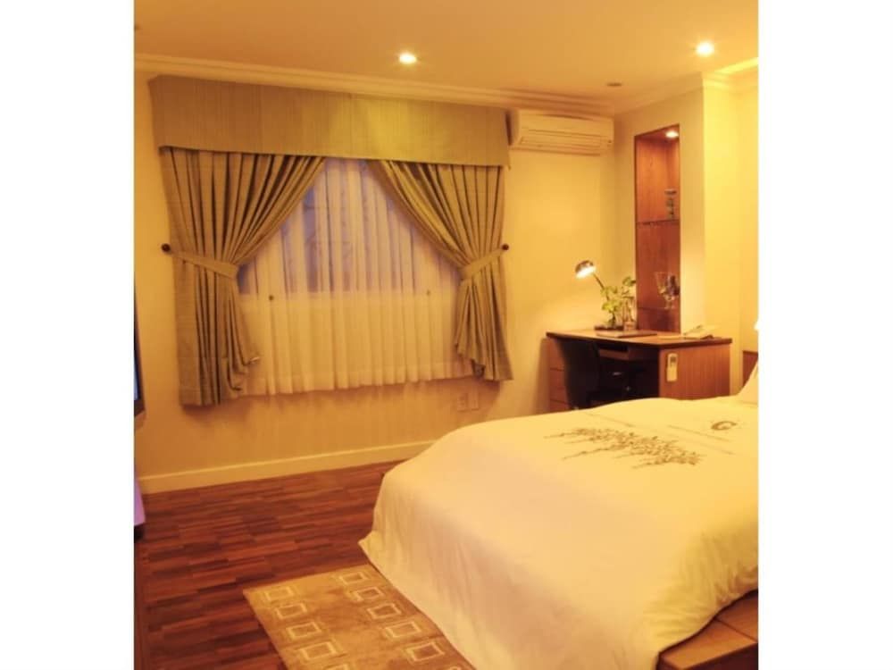 undefined Golden Globe Apartment 7