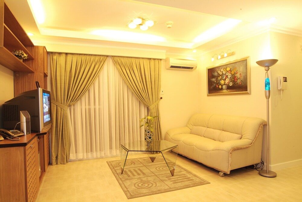 undefined Golden Globe Apartment 3