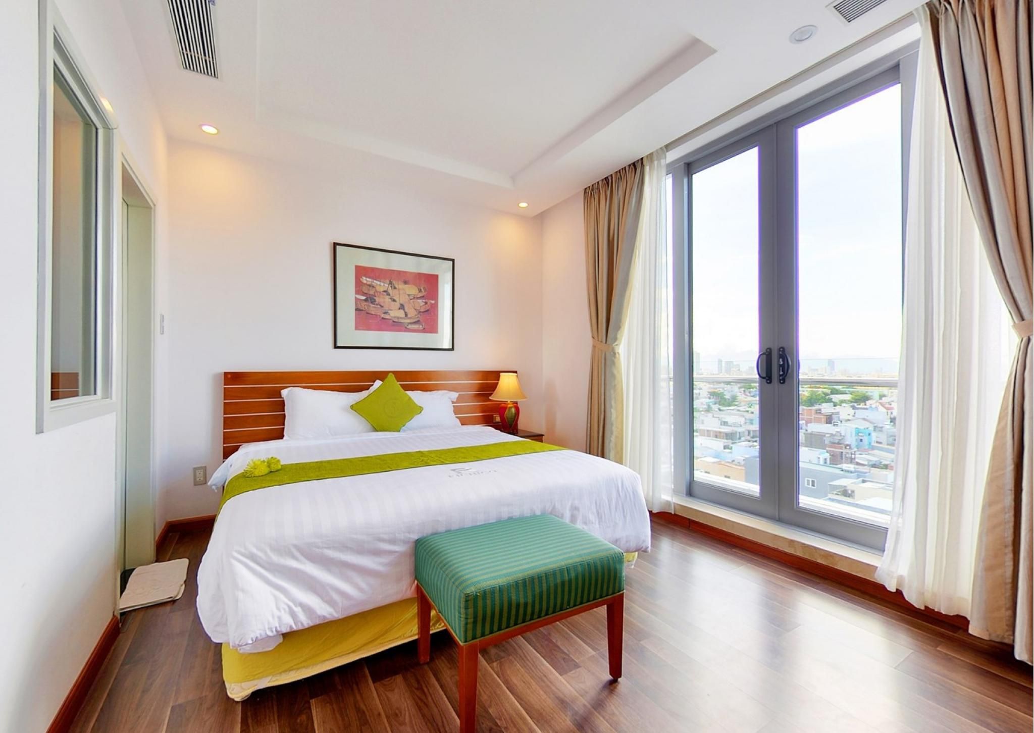 Three - Bedroom Premier Apartment with Sea View