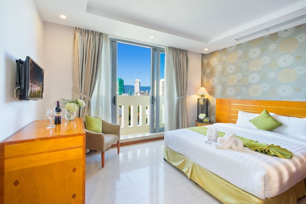 Deluxe Apartment, 3 Bedrooms, Balcony, Partial Sea View