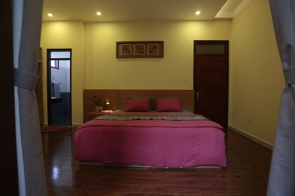 Hanoi Balcony Homestay Economy Double Room 2