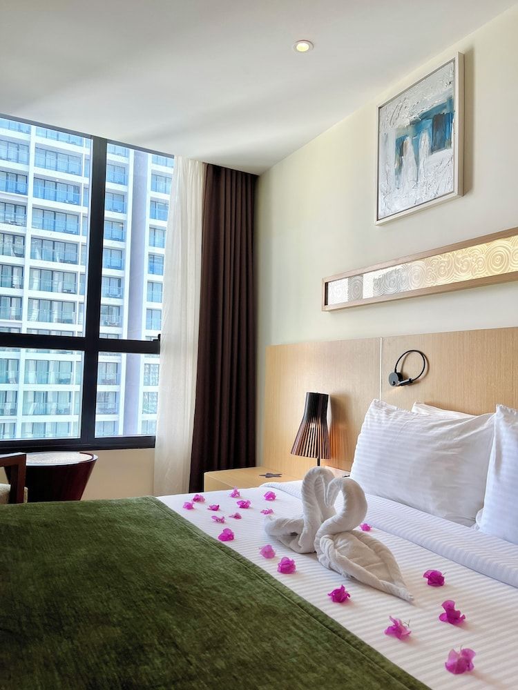 Deluxe King Sea View Room