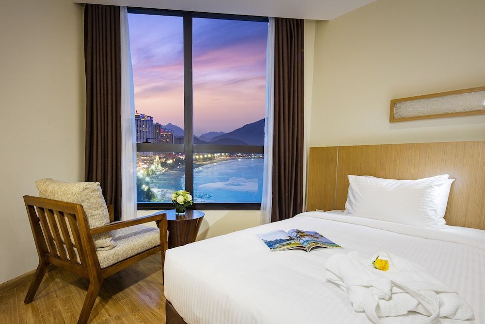 Deluxe King Sea View Room