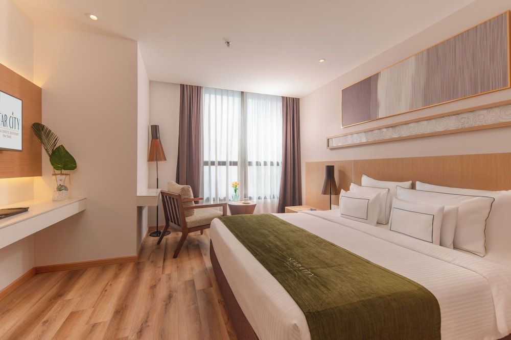 Superior King City View Room