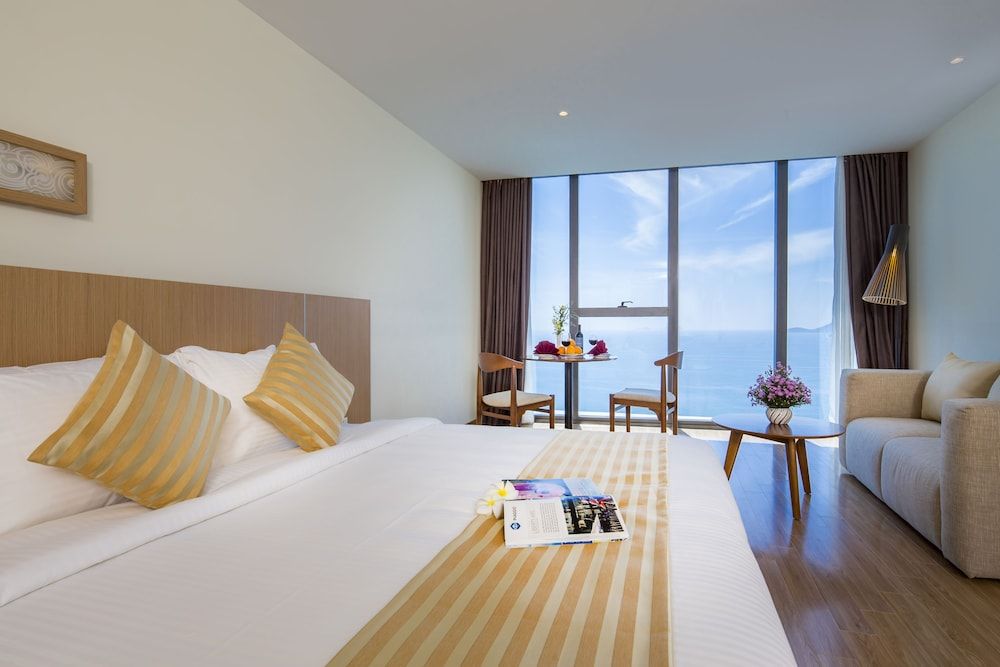 Deluxe Studio, 1 Bedroom, Partial Ocean View