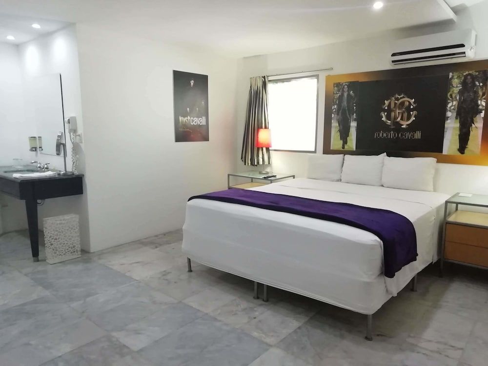 Mayafair Design Hotel Room, 1 King Bed 6