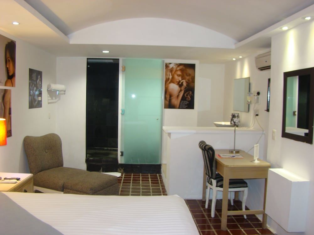 Mayafair Design Hotel Room, 1 King Bed 15